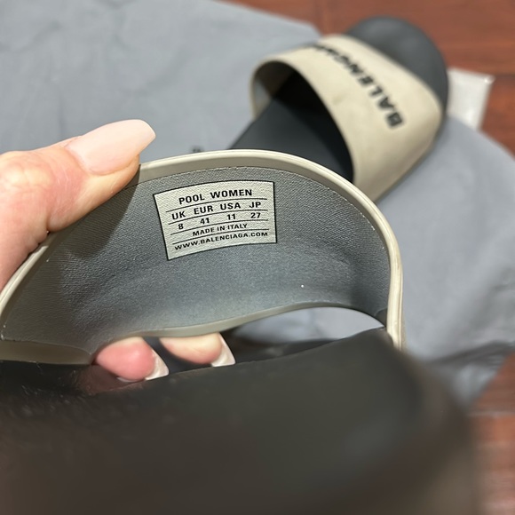 Balenciaga pool slides - Picture 2 of 3